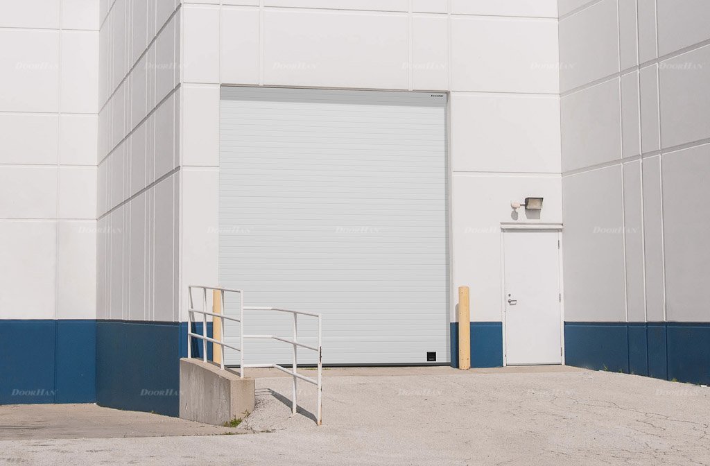 Промышленные секционные ворота с панорамным остеклением Doorhan ISD02 (5600х5400)