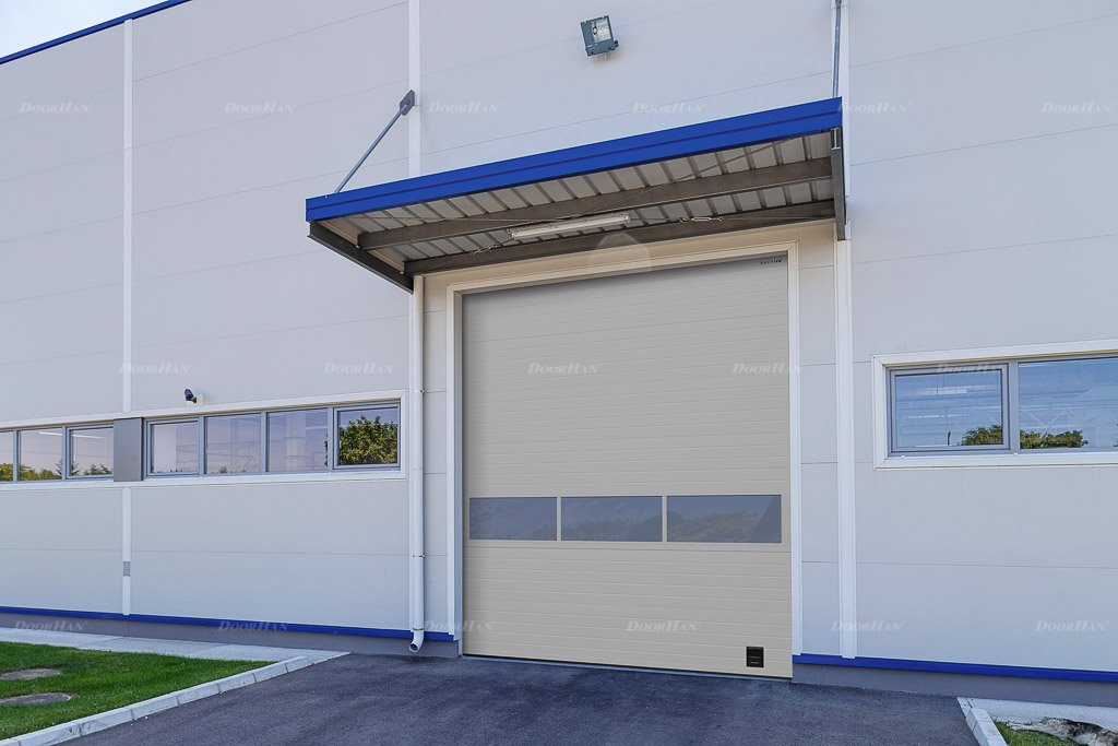Промышленные секционные ворота с панорамным остеклением Doorhan ISD02 (3400х3200)